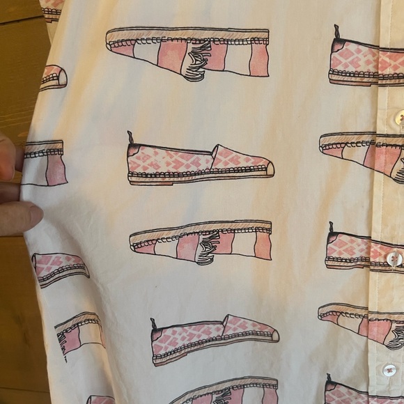 Dizzy Lizzy: Tizzie pink and White Shoe Patterned Button-Up Shirt - Picture 5 of 10